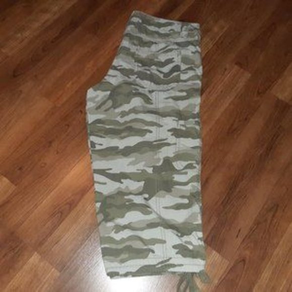 Camo Cargo Capri's